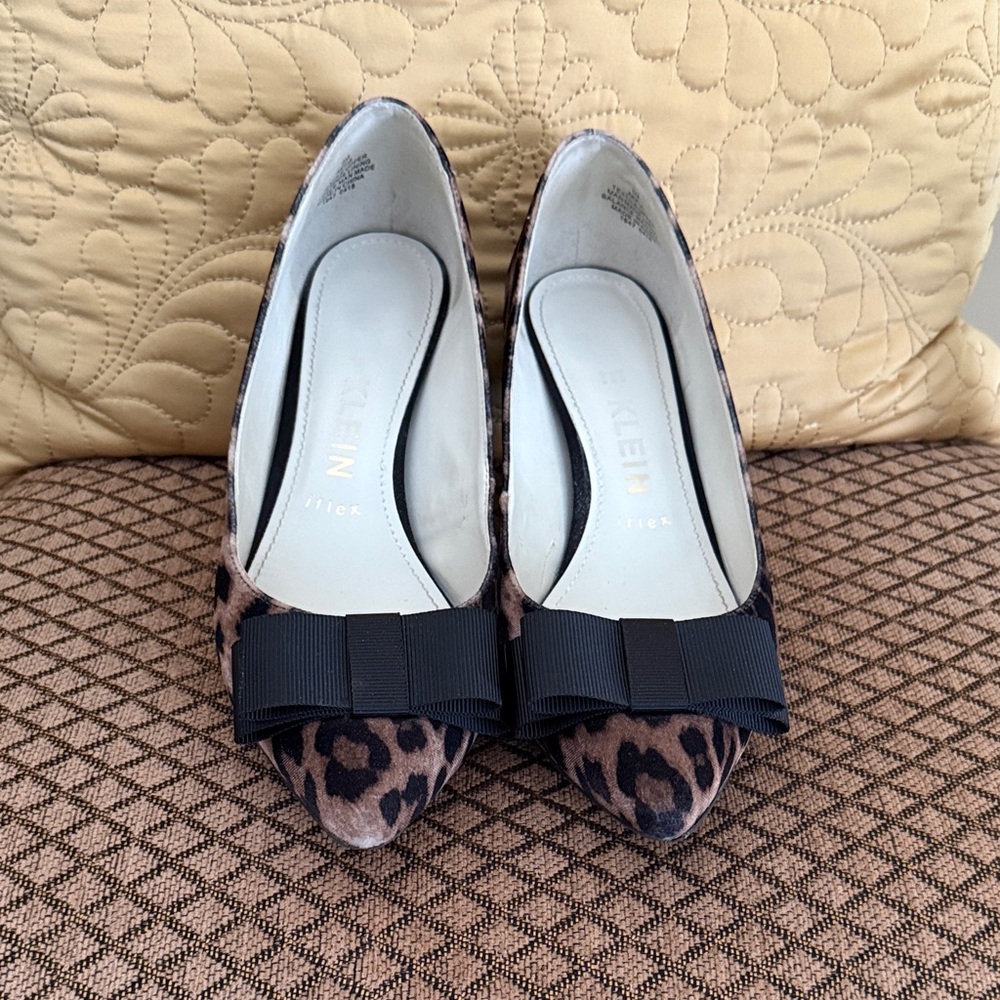 Anne Klein Animal Print Heels with Black Bow Size 8